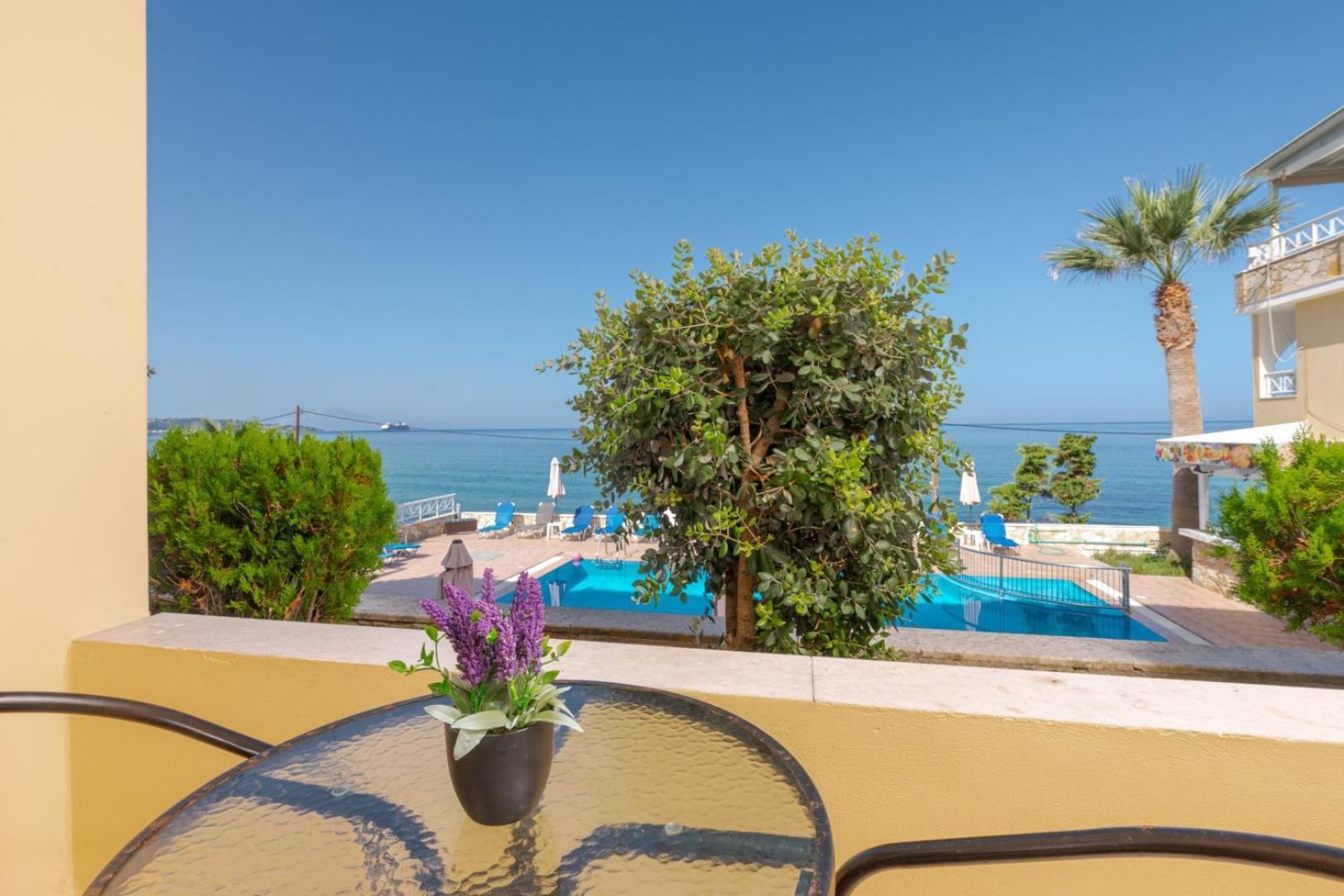 Hotel Nefeli - Living By The Sea