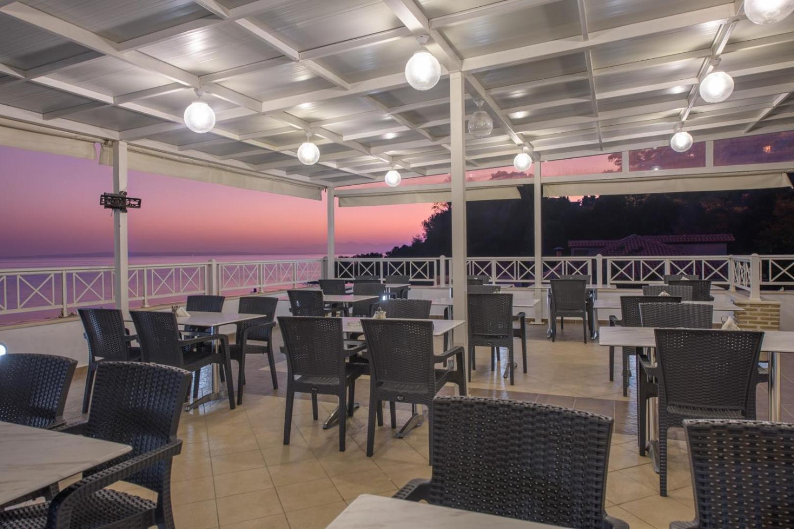 Hotel Nefeli - Living By The Sea 3*