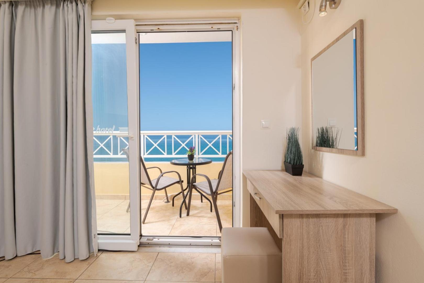 Nefeli - Living By The Sea Hotel