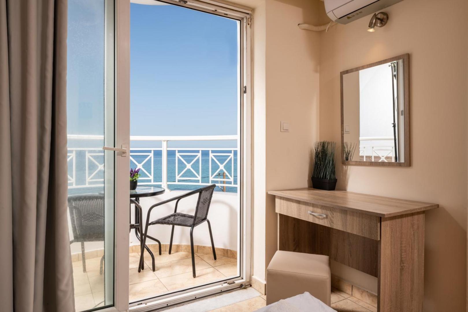Hotel Nefeli - Living By The Sea 3*