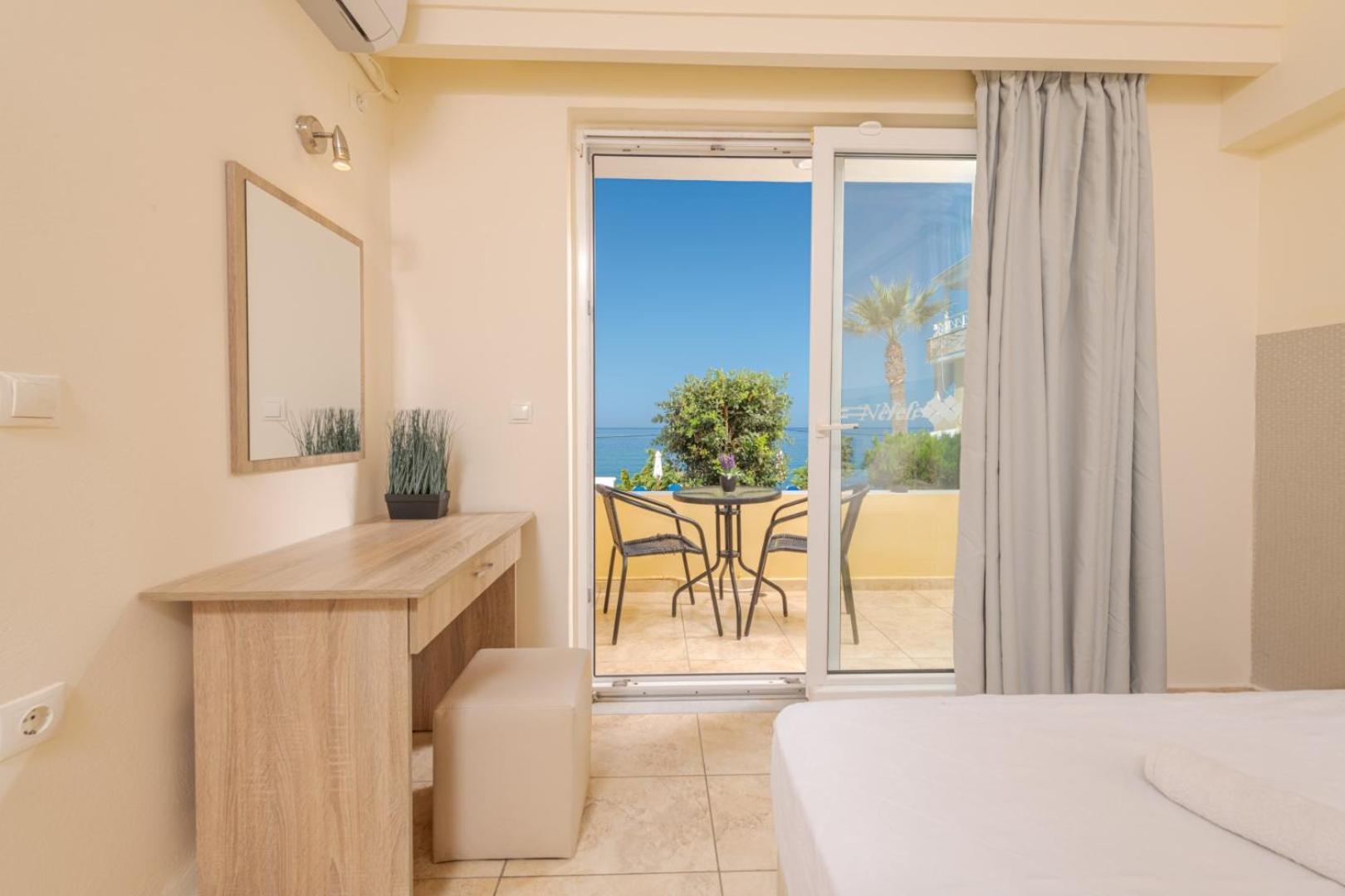 Nefeli - Living By The Sea Hotel