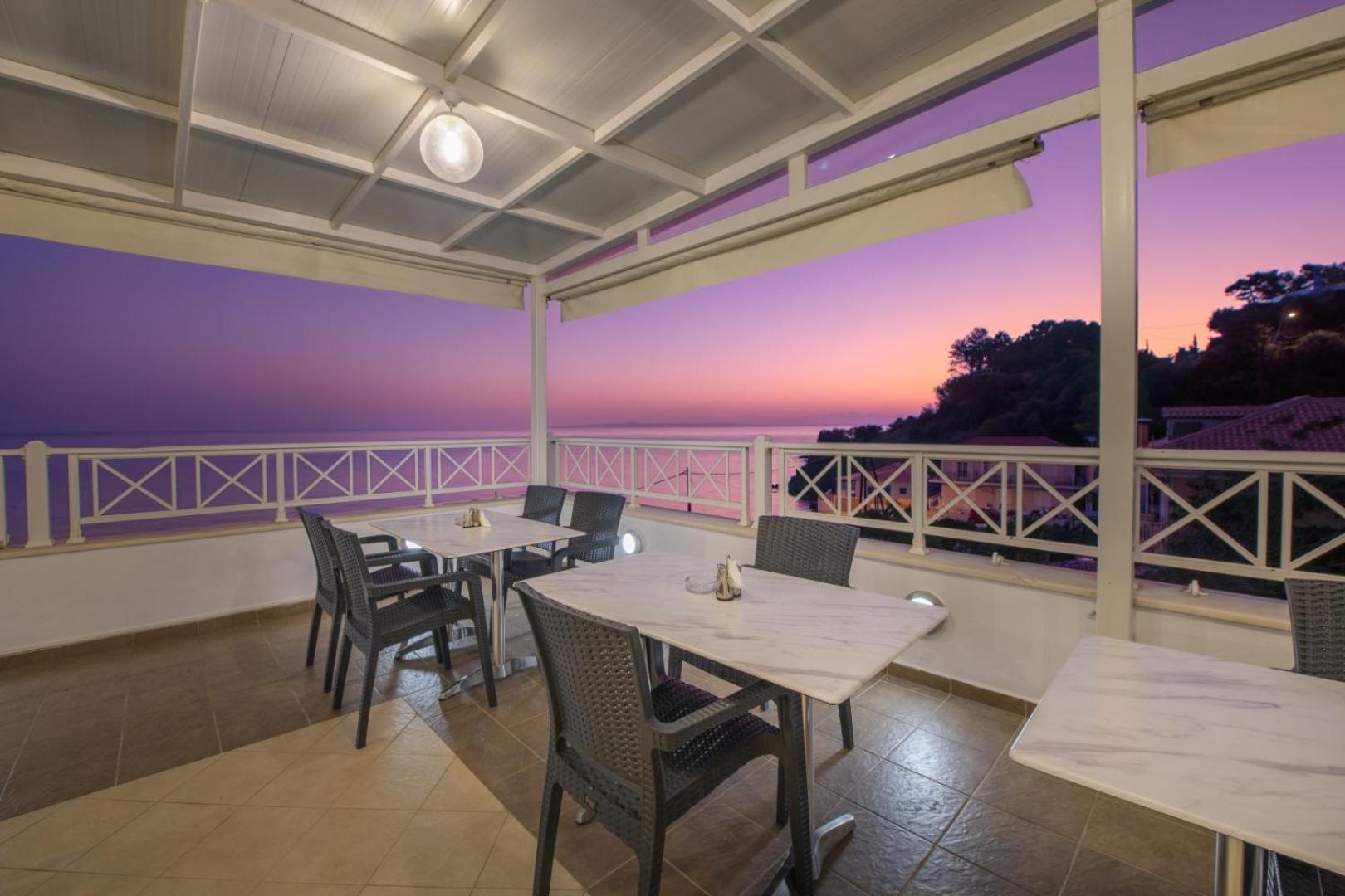 Hotel Nefeli - Living By The Sea 3*