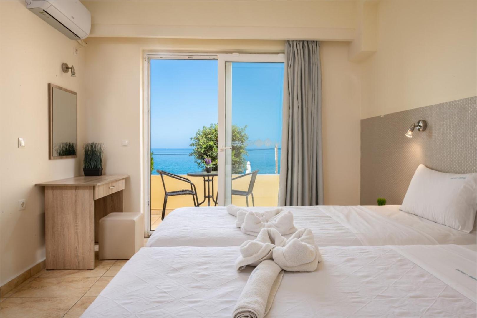 Hotel Nefeli - Living By The Sea